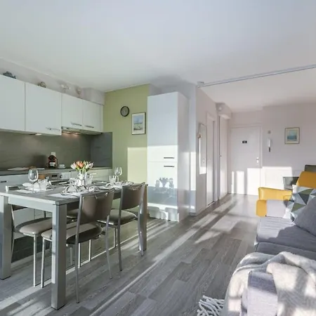 Huswell - Charming Studio With Terrace Nearby The Beach