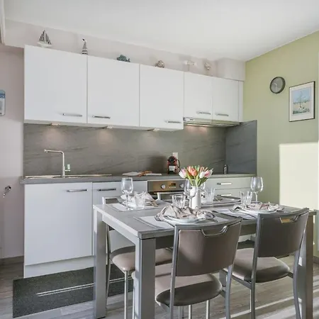 Huswell - Charming Studio With Terrace Nearby The Beach Apartment